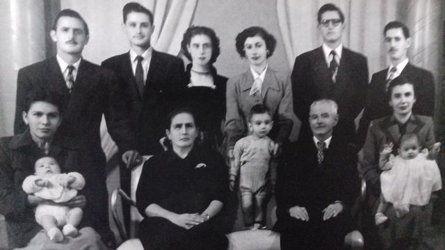 Familia Alanís Tamez  II  . Abelardo Alanís Tamez  , Juventina Tamez Alanís  , sus  hjos , hijas y nietos .  El bebé de 4 meses a la izq. soy yo .